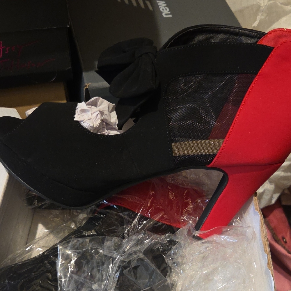 Stylish Black and Red Women's Shoes